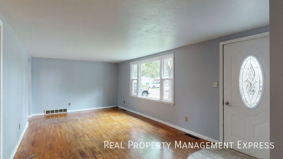 Building Photo - Cozy 3 Bedroom 1 Bathroom in Western Sioux...