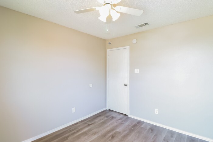 Building Photo - 404 Ridge Dr