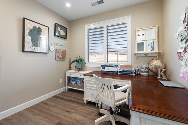 Building Photo - 638 Riverbed Cir