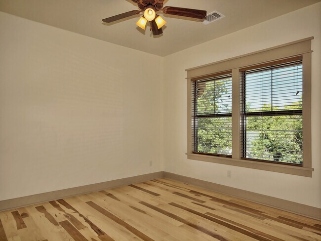 Building Photo - 2917 Rio Grande St