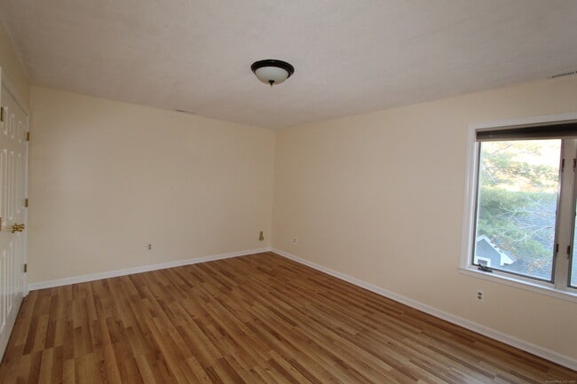 Building Photo - 44 Rosemary Ln