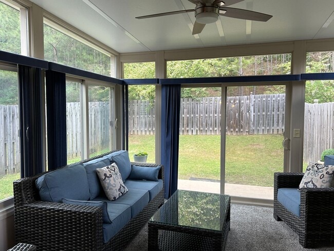 Building Photo - 122 Singapore Cir