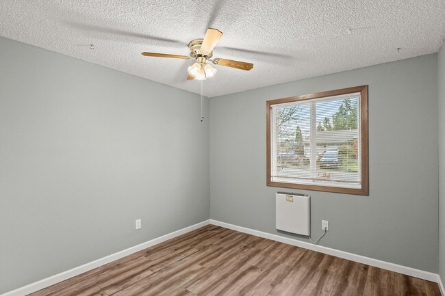 Building Photo - Charming 3 BR/ 1.5 Bath Mt. Pleasant Home.