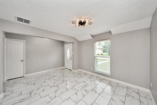 Building Photo - 15834 Fern Basin Dr