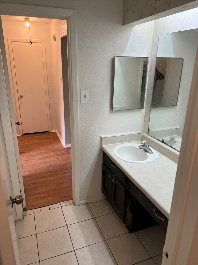 Building Photo - 6507 Bridgegate Dr