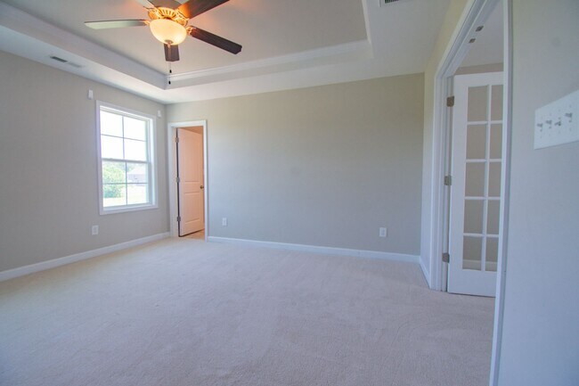 Building Photo - Available July 1! 4 Bedroom 2.5 Bathroom