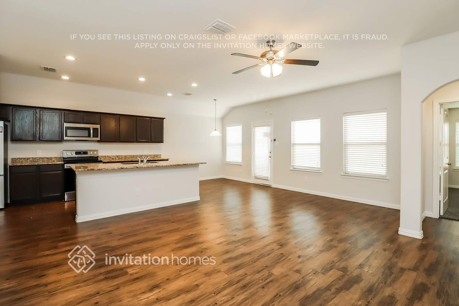 Building Photo - 9016 Curacao Dr