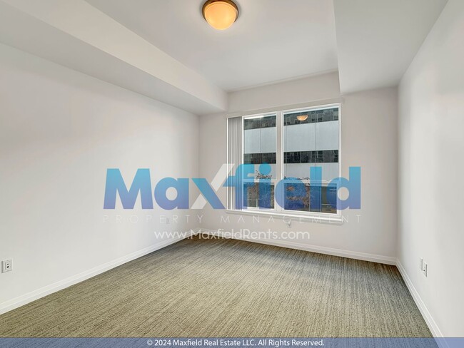 Building Photo - Modern Downtown Living 1 Bedroom - Like New