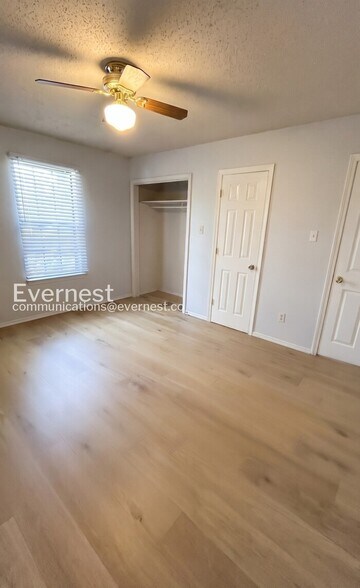 Building Photo - 24 Wagon Wheel Ct