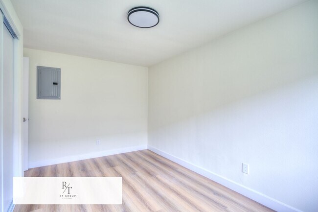 Building Photo - Fully Upgraded Spacious 2-Bedroom Unit in Prime Arcadia Location