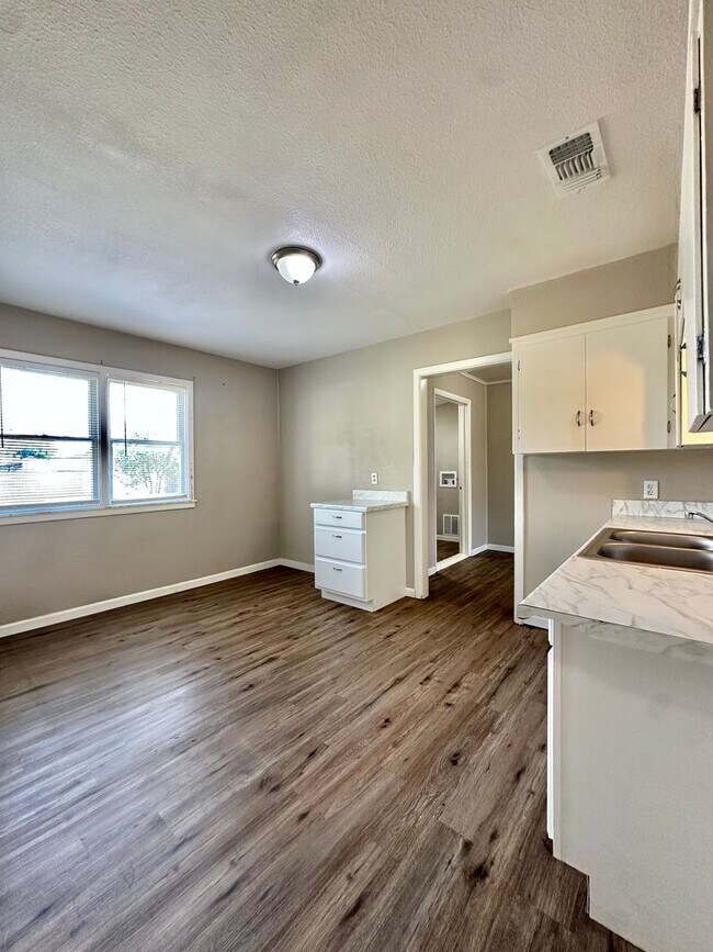 Building Photo - Coming Soon - 3 Bedroom Home Near Bradford...