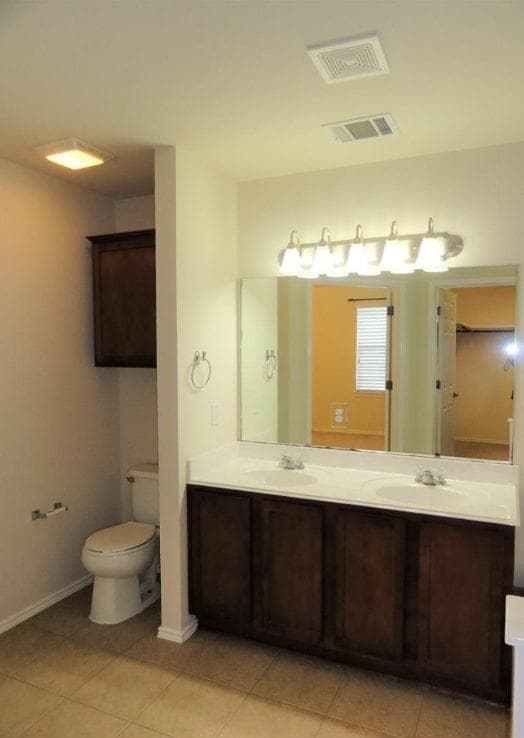 Building Photo - 7810 Squirrel Hollow Dr