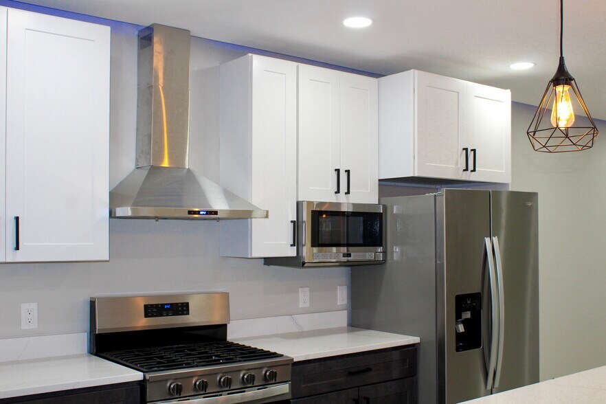 Building Photo - 204 S 41st St