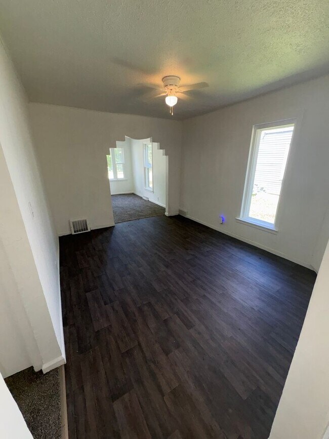 Building Photo - Move-In Ready Home in Waterloo