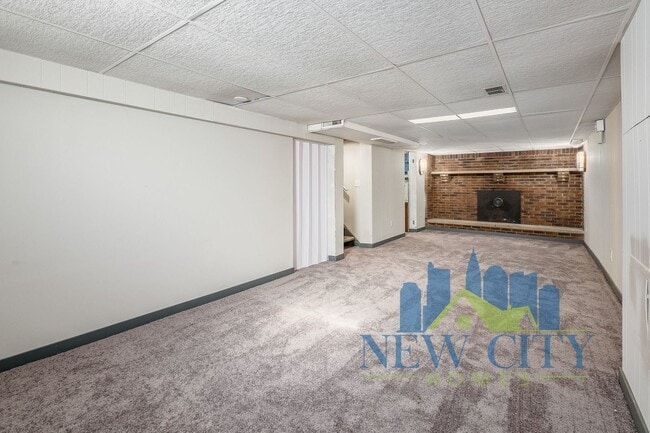 Building Photo - WAIVED APPLICATION FEE THRU! Single Family...