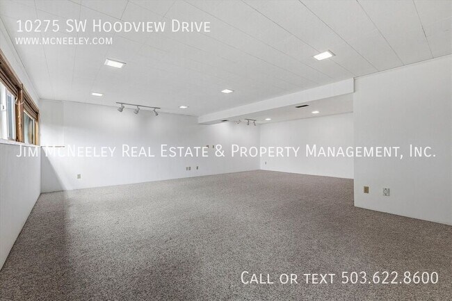 Building Photo - 10275 SW Hoodview Dr