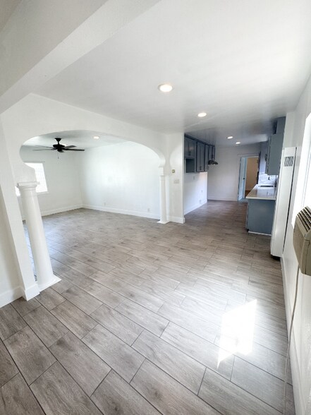 Building Photo - 714 S Oakford Dr