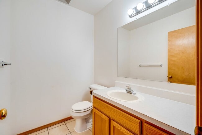 Building Photo - Modern Comfort in Silver Lake | 3-Bed, 2.5-Bath Home