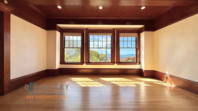 Building Photo - Panoramic Hill Estate with Sweeping Views