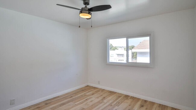 Building Photo - East LA duplex