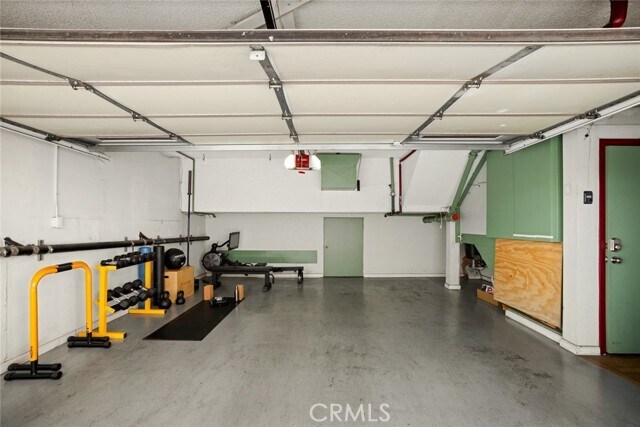 Building Photo - 4425 W Sarah St