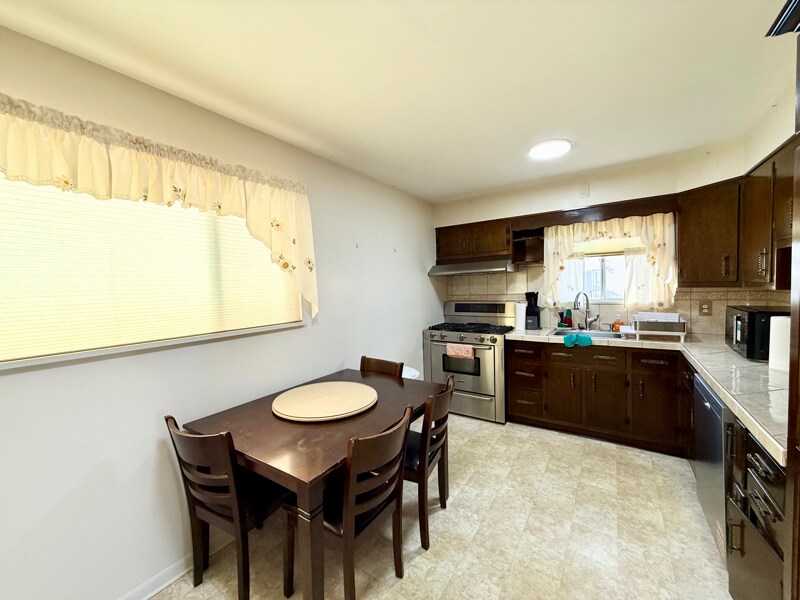 Building Photo - 613 Williams Terrace