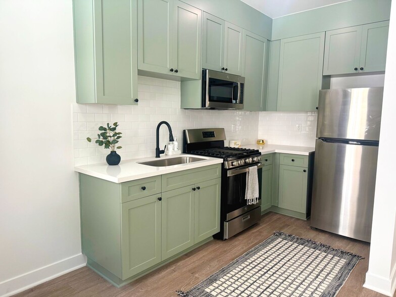 Interior Photo - 3218 W Sunset Blvd