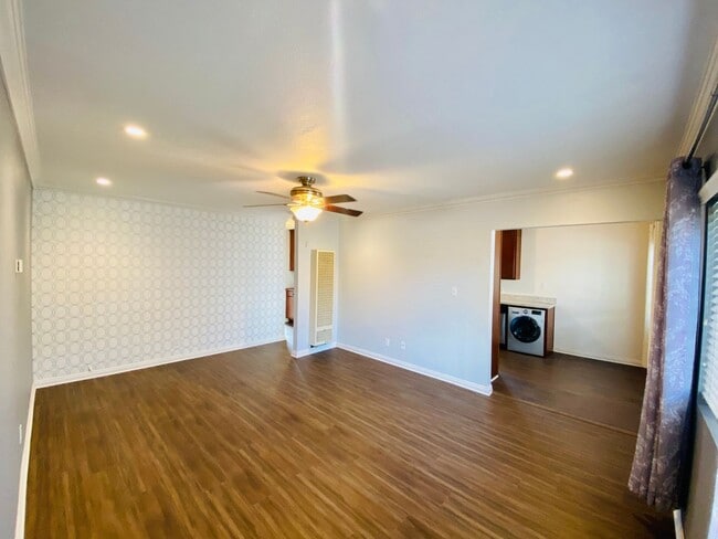 Building Photo - Lovely 2 bedroom/1 Bathroom hidden gem located in Pacific Beach!!