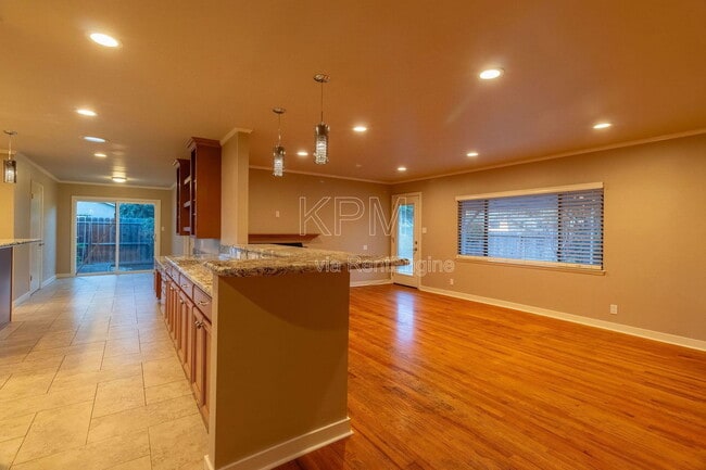 Building Photo - 1056 Cameron Way