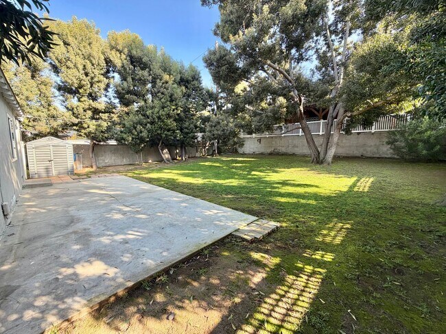 Building Photo - Charming El Segundo Bungalow w/ In-Unit Laundry & Huge Backyard!