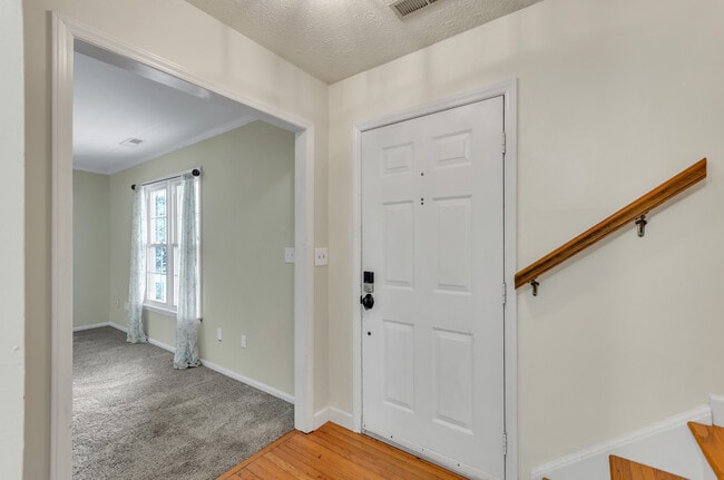 Building Photo - 517 Laurel Tree Ln
