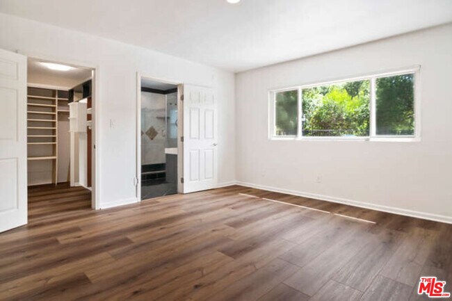 Building Photo - 3401 Alginet Dr