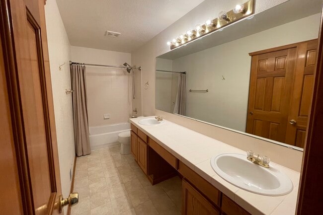Building Photo - 3126 Gardenia Way