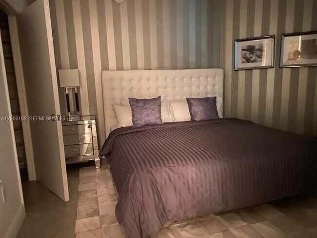 Building Photo - 1900 N Bayshore Dr