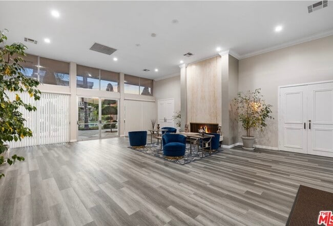 Building Photo - 5301 Balboa Blvd