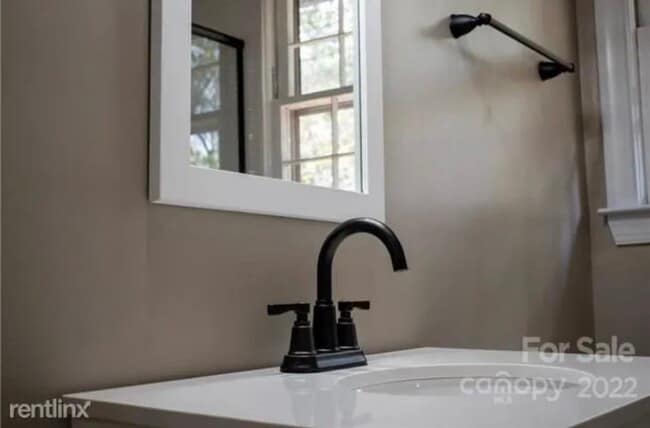 Building Photo - 2008 Choyce Cir