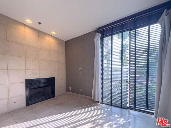 Building Photo - 935 Westbourne Dr