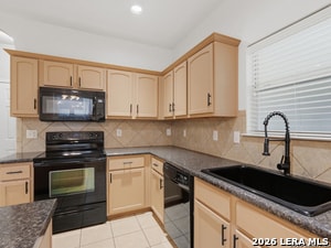 Building Photo - 810 Campion Red