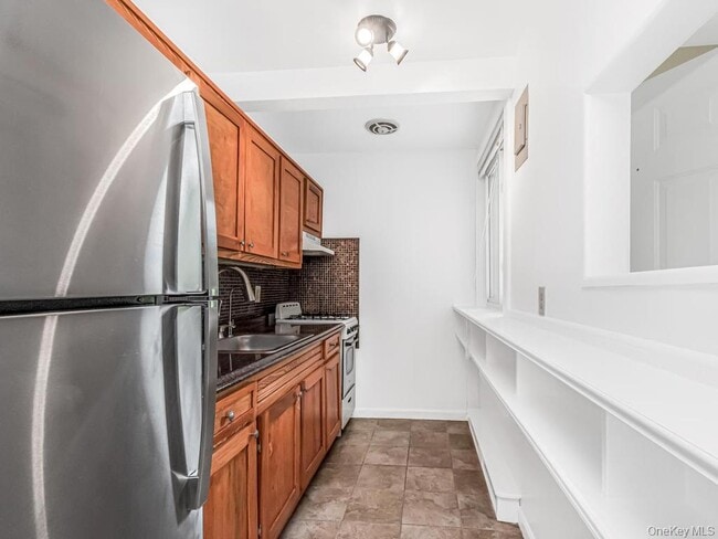 Building Photo - 9 Wyndover Woods Ln