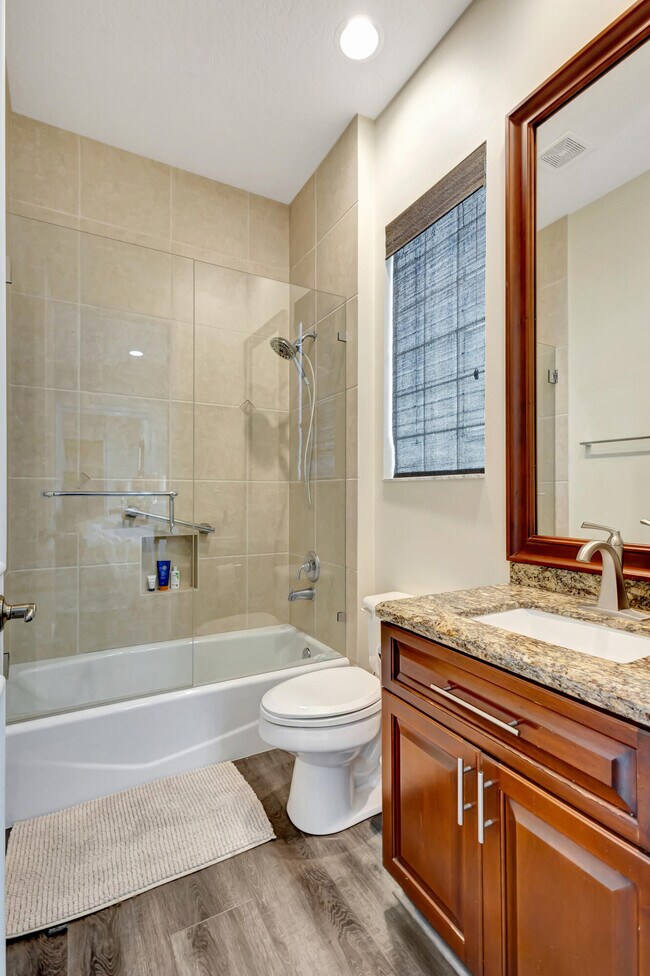 Building Photo - 128 Esperanza Way