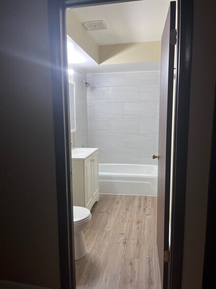 Building Photo - 9822 Nottingham Ave Ave