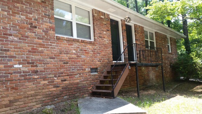 Building Photo - MOVE IN SPECIAL 1/2 OFF 1st full month if you move in by 7/1