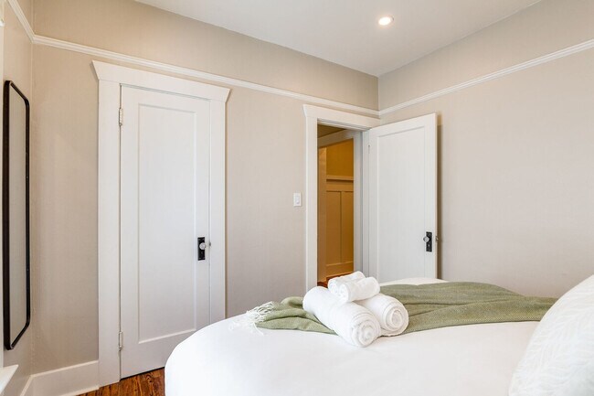 Building Photo - 1706 Warren Ave N