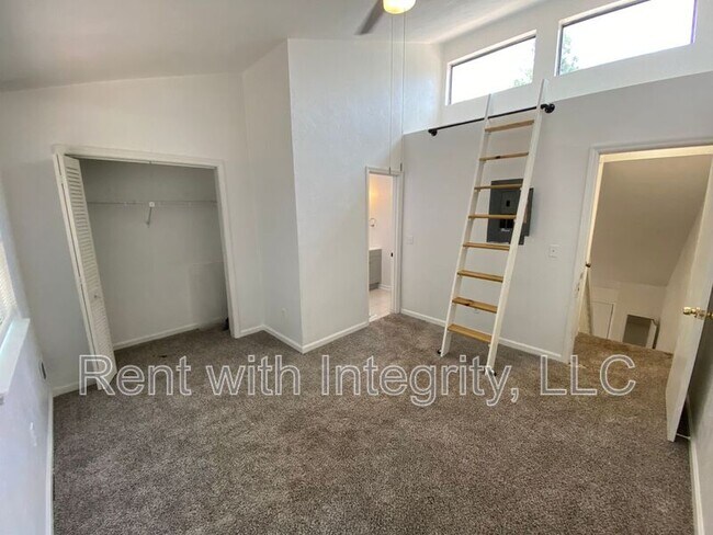 Building Photo - 1242 High Rd