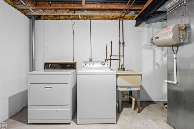 Building Photo - 24692 N Meadow Dr