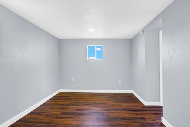 Building Photo - Central 1 Bedroom 1 Bath