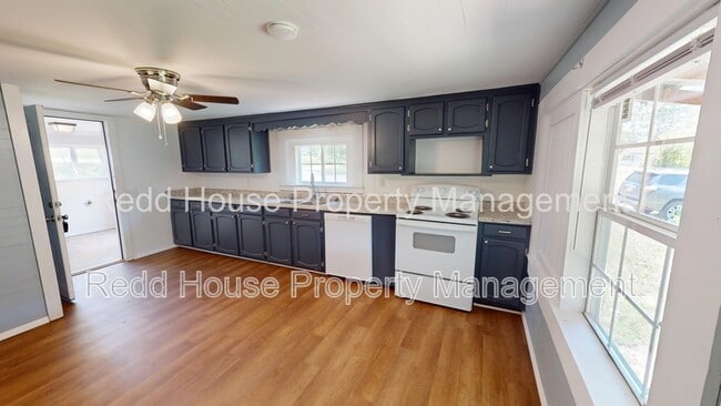 Building Photo - 103 Watkins St