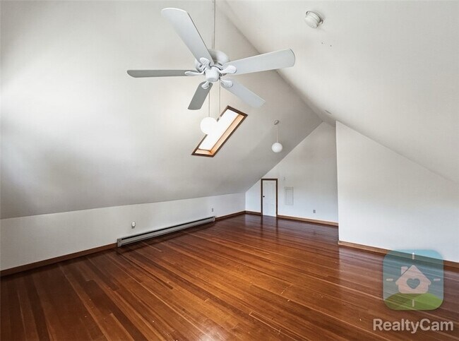 Building Photo - 168 4th St