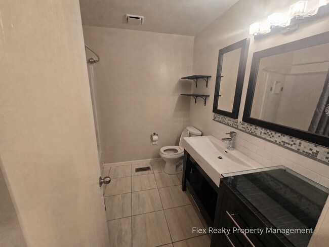 Building Photo - 5809 Ryewyck Dr