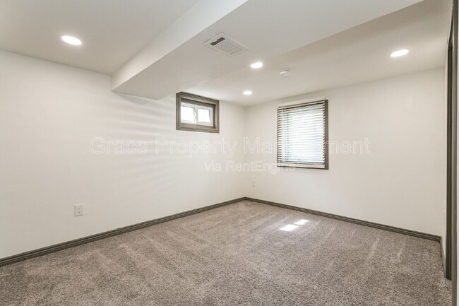 Building Photo - 2871 S Golden Way